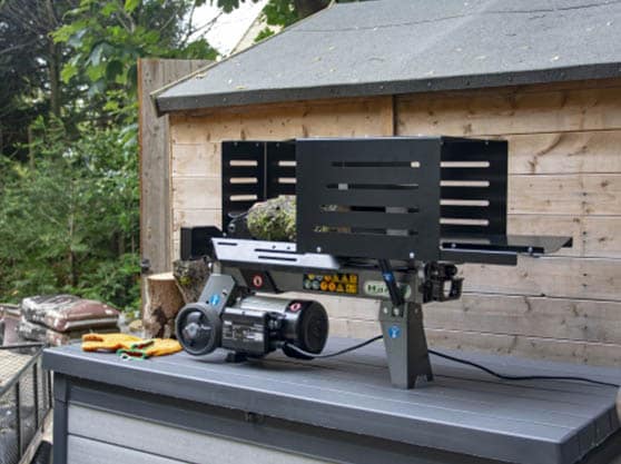 Compact and powerful log splitter